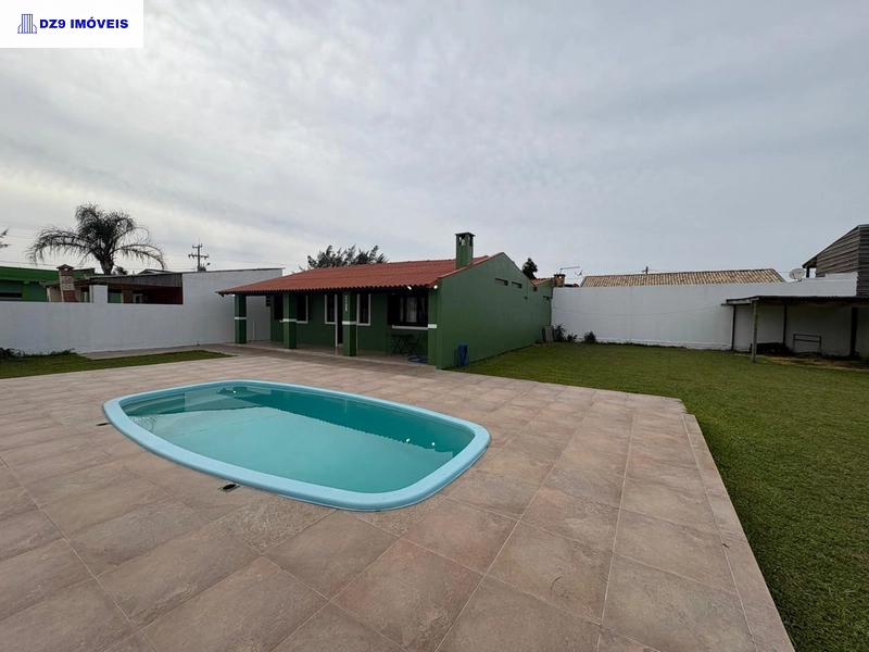 Casa com 3 Dormitórios e Piscina – Estuda parcelamento: 2ª foto da galeria de imagens do imóvel