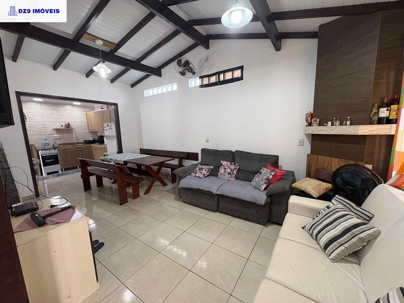 Casa com 3 Dormitórios e Piscina – Estuda parcelamento: 4ª foto da galeria de imagens do imóvel