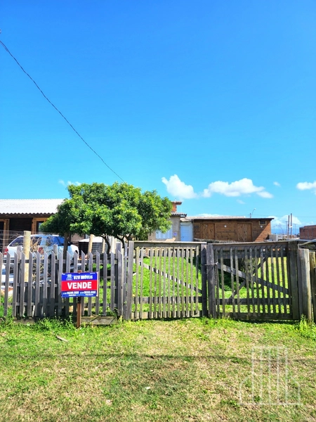 EXCEPCIONAL LOTE CERCADO E ATERRADO EM CAPÃO NOVO!: 2ª foto da galeria de imagens do imóvel