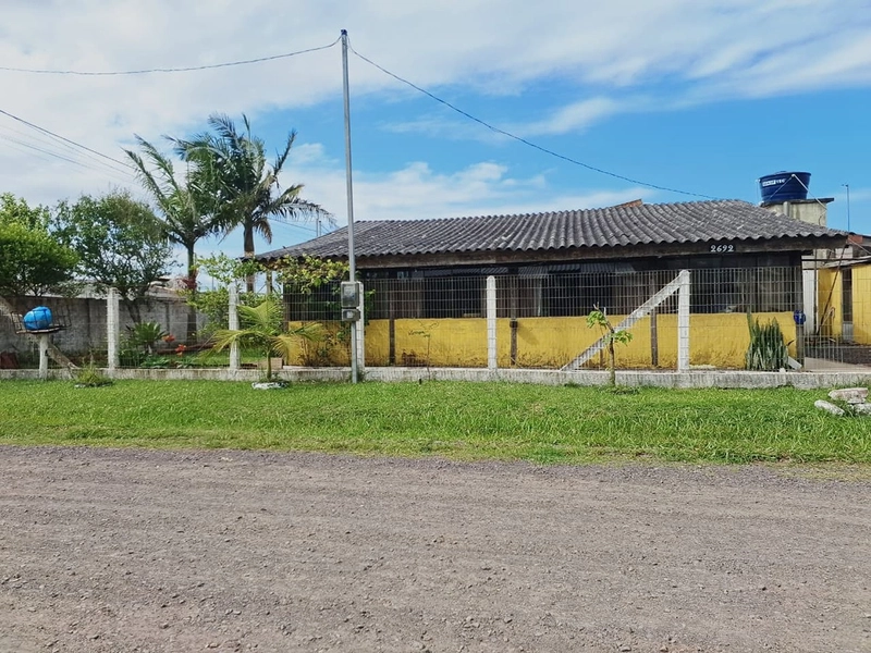 Casa mobiliada com 2 dormitórios no bairro Capão Novo : 2ª foto da galeria de imagens do imóvel