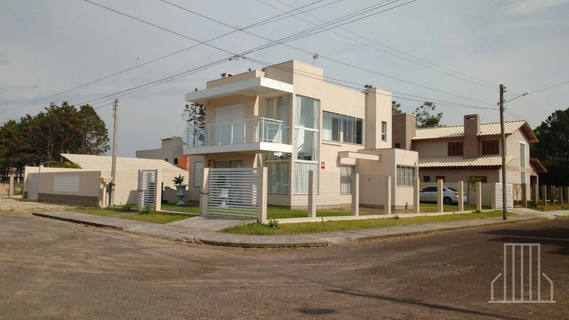 LINDO SOBRADO DE ESQUINA NO BAIRRO CAPÃO NOVO!: 4ª foto da galeria de imagens do imóvel