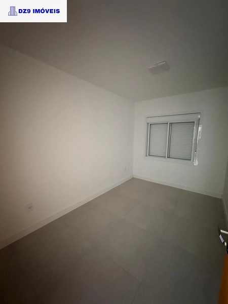 ENCANTADOR SOBRADO MOBILIADO COM PISCINA E CHURRASQUEIRA: 3ª foto da galeria de imagens do imóvel