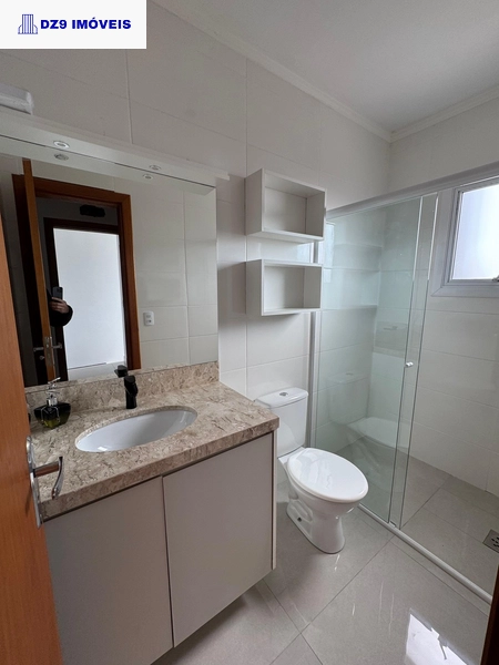 ENCANTADOR SOBRADO MOBILIADO COM PISCINA E CHURRASQUEIRA: 2ª foto da galeria de imagens do imóvel