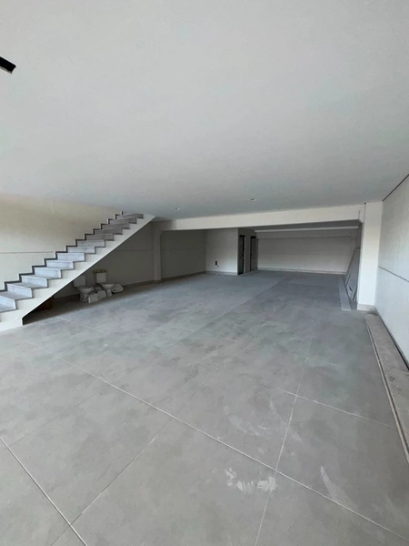 Amplo Espaço Comercial com Mezanino e Pé-Direito Duplo: 4ª foto da galeria de imagens do imóvel