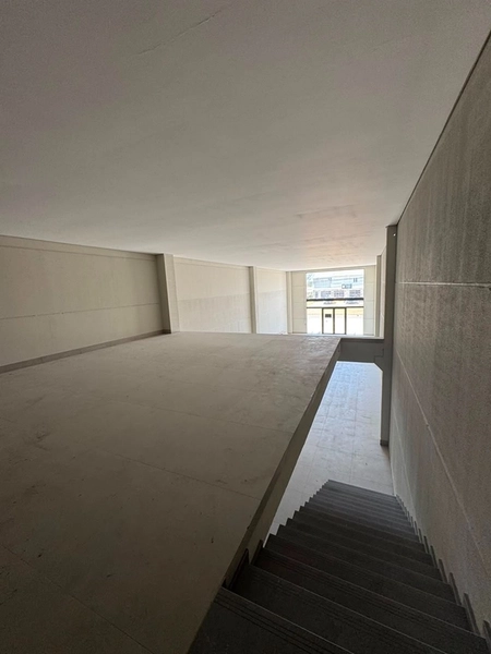 Amplo Espaço Comercial com Mezanino e Pé-Direito Duplo: 10ª foto da galeria de imagens do imóvel