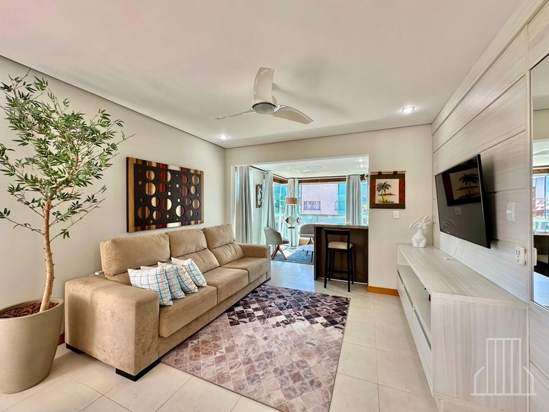 ACONCHEGANTE REFÚGIO A PASSOS DO MAR!: 1ª foto da galeria de imagens do imóvel