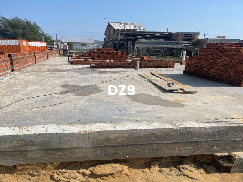 CASA COM 2 DORM EM OBRA: 2ª foto da galeria de imagens do imóvel