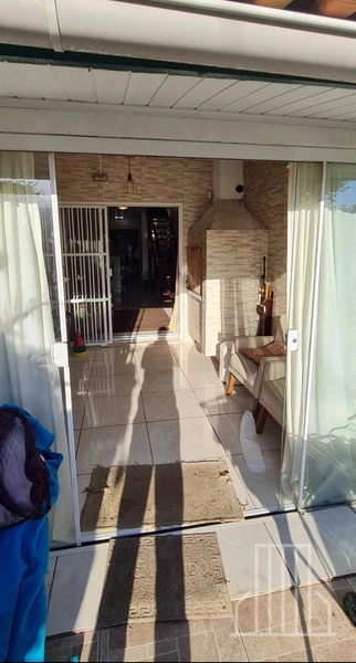 Sobrado à Venda em Capão Novo – Conforto e Localização Privilegiada!: 2ª foto da galeria de imagens do imóvel