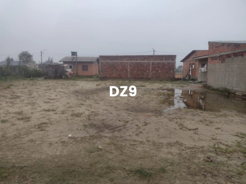 OPORTUNIDADE ÚNICA: TERRENO BEM LOCALIZADO À VENDA!: 1ª foto da galeria de imagens do imóvel