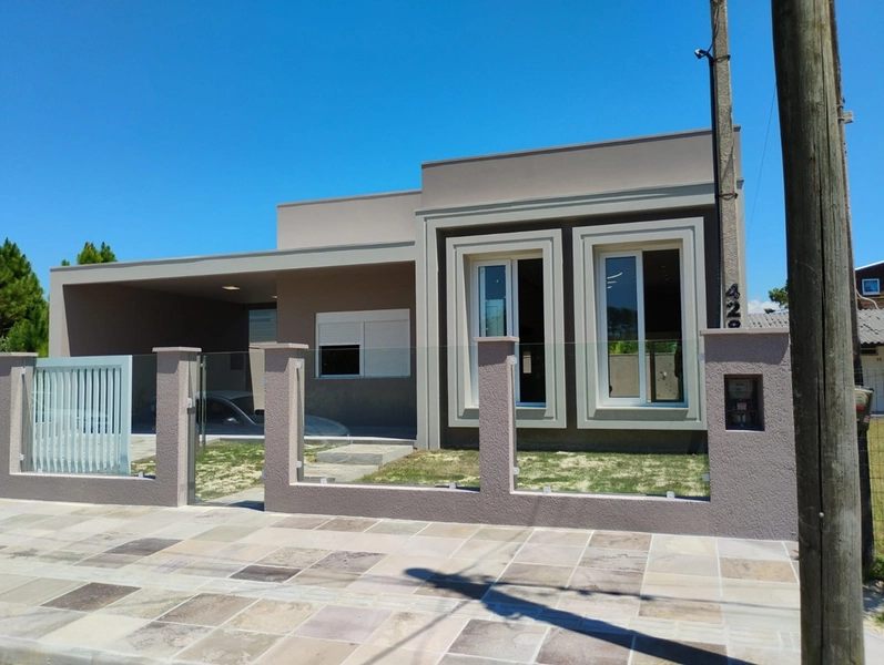 LINDA CASA A VENDA EM CAPÃO NOVO!: 2ª foto da galeria de imagens do imóvel