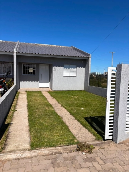 Casa Geminada Mobiliada com 2 Dormitórios e Pátio Privativo: 2ª foto da galeria de imagens do imóvel