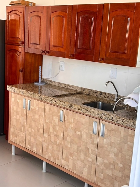 Casa Geminada Mobiliada com 2 Dormitórios e Pátio Privativo: 3ª foto da galeria de imagens do imóvel