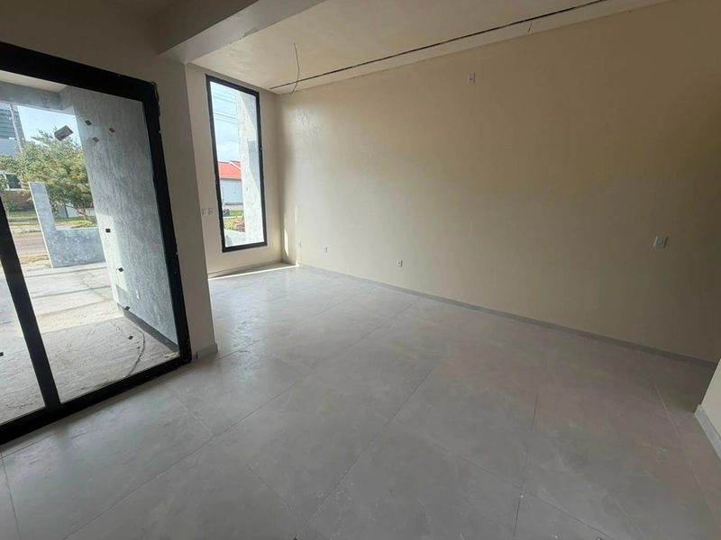 Casa Nova de Alto Padrão a 200m da Beira-Mar | Design Moderno e Conforto: 12ª foto da galeria de imagens do imóvel