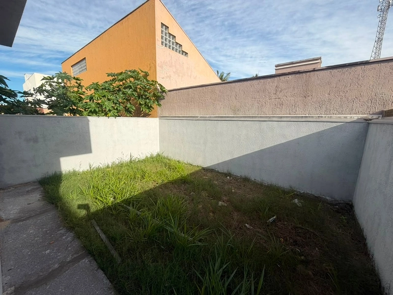 Casa Nova de Alto Padrão a 200m da Beira-Mar | Design Moderno e Conforto: 22ª foto da galeria de imagens do imóvel