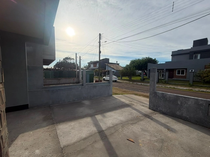 Casa Nova de Alto Padrão a 200m da Beira-Mar | Design Moderno e Conforto: 7ª foto da galeria de imagens do imóvel