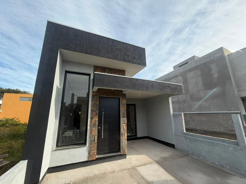 Casa Nova de Alto Padrão a 200m da Beira-Mar | Design Moderno e Conforto: 2ª foto da galeria de imagens do imóvel