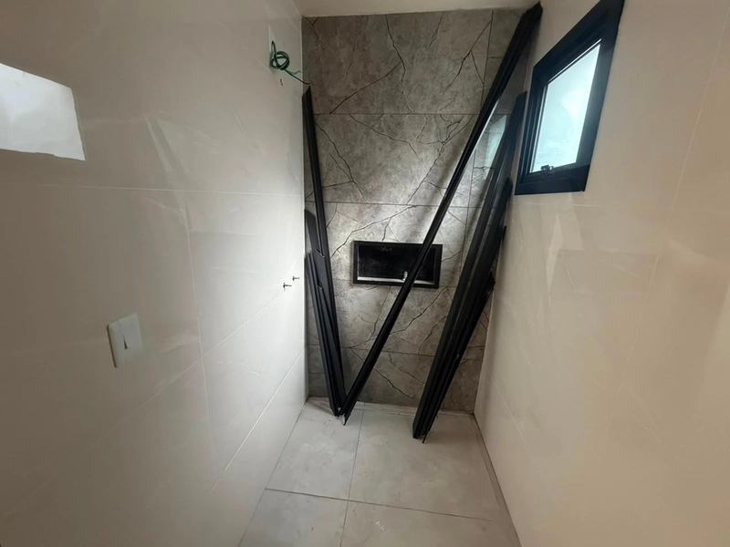 Casa Nova de Alto Padrão a 200m da Beira-Mar | Design Moderno e Conforto: 20ª foto da galeria de imagens do imóvel