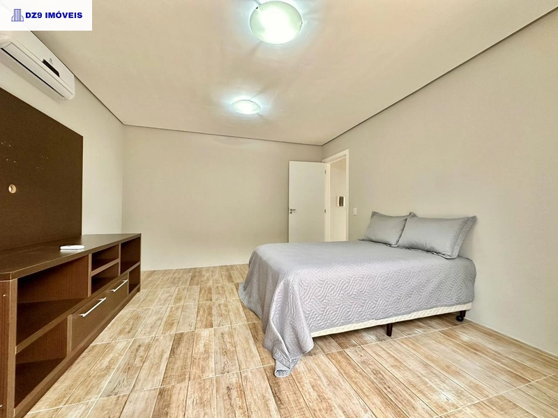 CHARMOSO SOBRADO COM PISCINA E VISTA DESLUMBRANTE NO PALMITAL: 10ª foto da galeria de imagens do imóvel