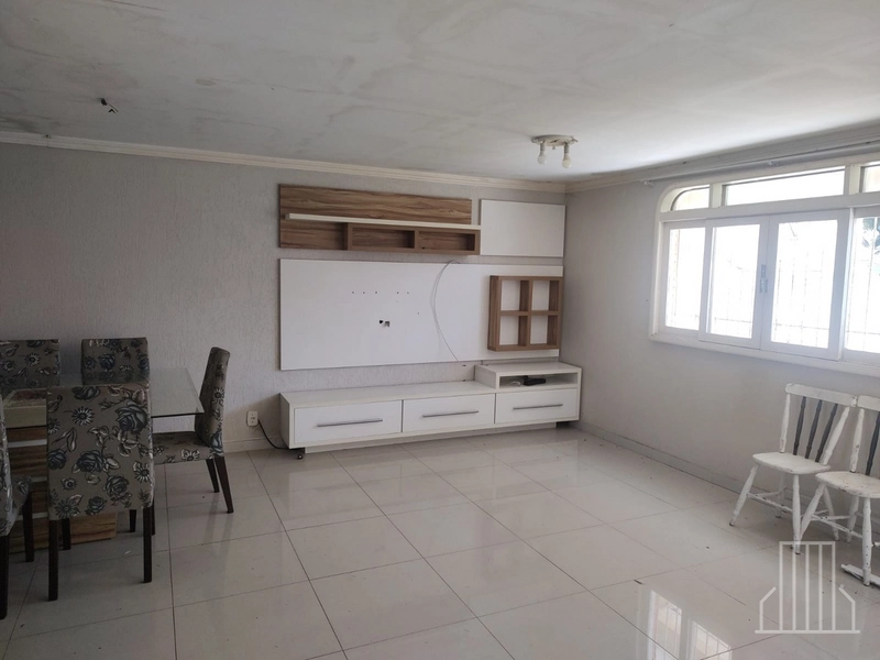 Terreno Amplo em Área Valorizada com Casa Térrea!: 6ª foto da galeria de imagens do imóvel