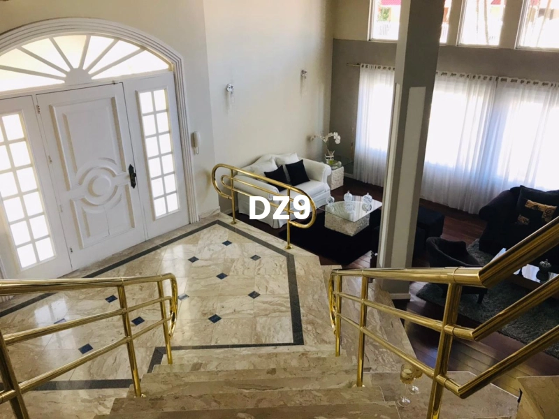 CASA DE LUXO ÚNICA DE ESQUINA: 7ª foto da galeria de imagens do imóvel