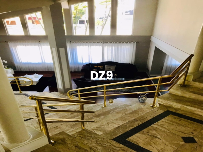 CASA DE LUXO ÚNICA DE ESQUINA: 1ª foto da galeria de imagens do imóvel