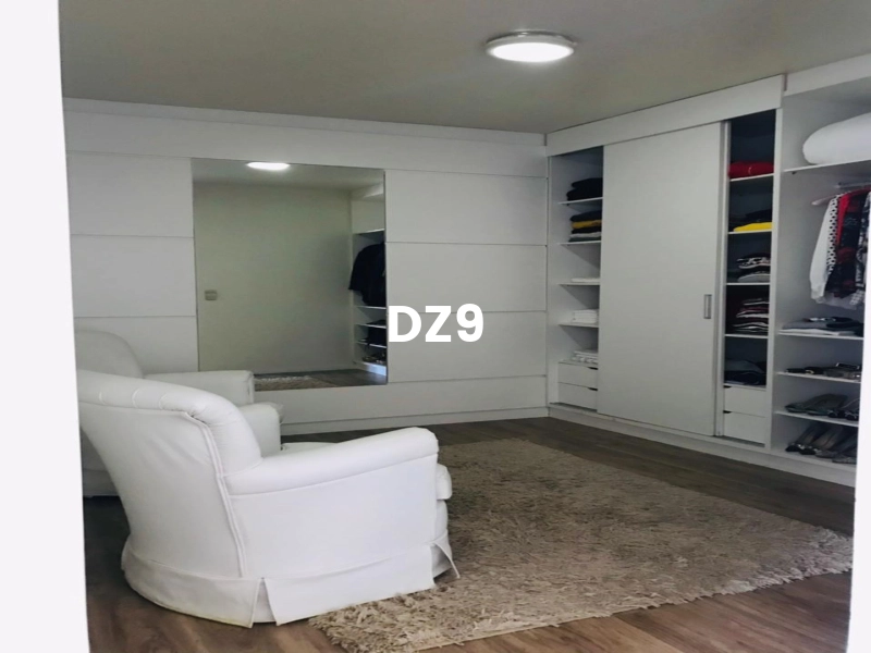 CASA DE LUXO ÚNICA DE ESQUINA: 4ª foto da galeria de imagens do imóvel