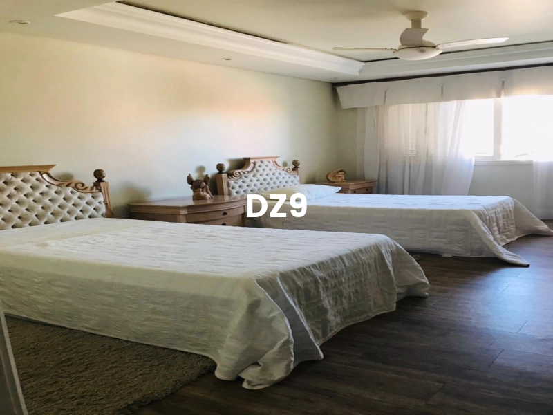 CASA DE LUXO ÚNICA DE ESQUINA: 3ª foto da galeria de imagens do imóvel