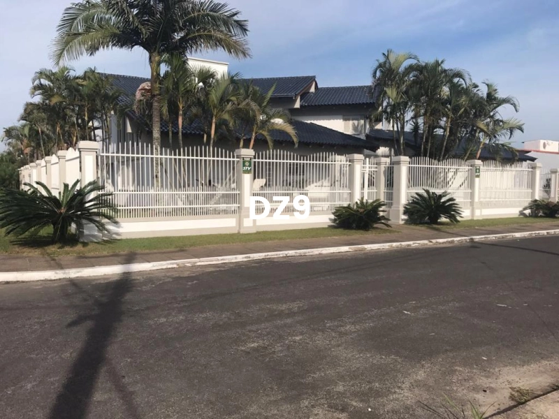 CASA DE LUXO ÚNICA DE ESQUINA: 10ª foto da galeria de imagens do imóvel