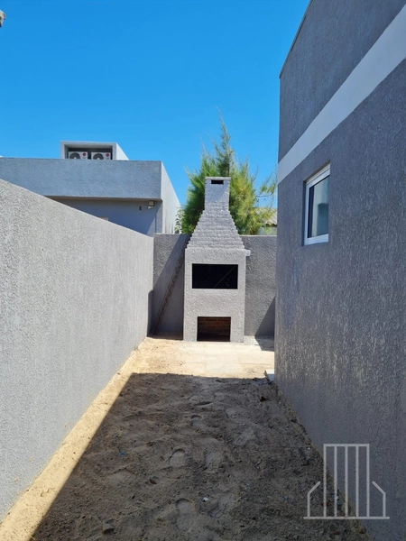 LINDÍSSIMA CASA COM TERRENO AMPLO NO BAIRRO NOIVA DO MAR EM XANGRI-LÁ!: 3ª foto da galeria de imagens do imóvel