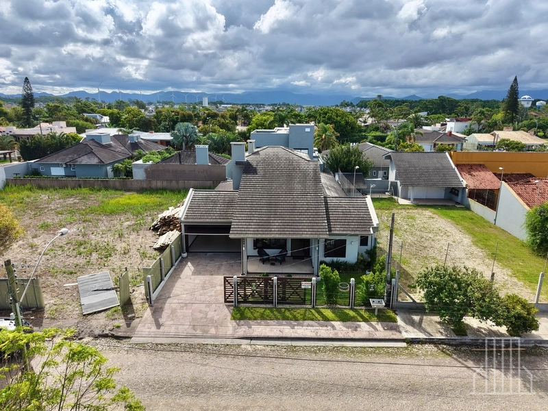 MARAVILHOSA CASA DE ALTO PADRÃO À VENDA EM ATLÂNTIDA: 1ª foto da galeria de imagens do imóvel