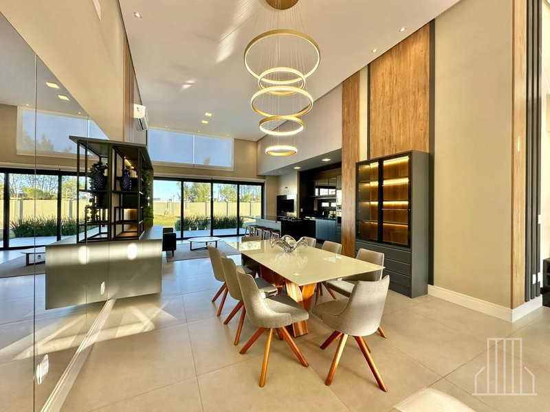 BELÍSSIMA CASA COM 4 SUÍTES EM CONDOMÍNIO FECHADO!: 3ª foto da galeria de imagens do imóvel