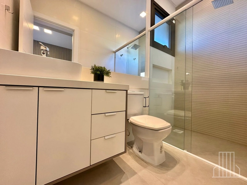 BELÍSSIMA CASA COM 4 SUÍTES EM CONDOMÍNIO FECHADO!: 26ª foto da galeria de imagens do imóvel