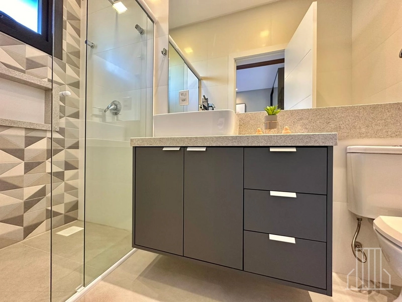 BELÍSSIMA CASA COM 4 SUÍTES EM CONDOMÍNIO FECHADO!: 24ª foto da galeria de imagens do imóvel