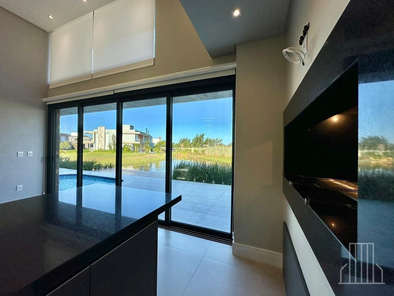 BELÍSSIMA CASA COM 4 SUÍTES EM CONDOMÍNIO FECHADO!: 11ª foto da galeria de imagens do imóvel