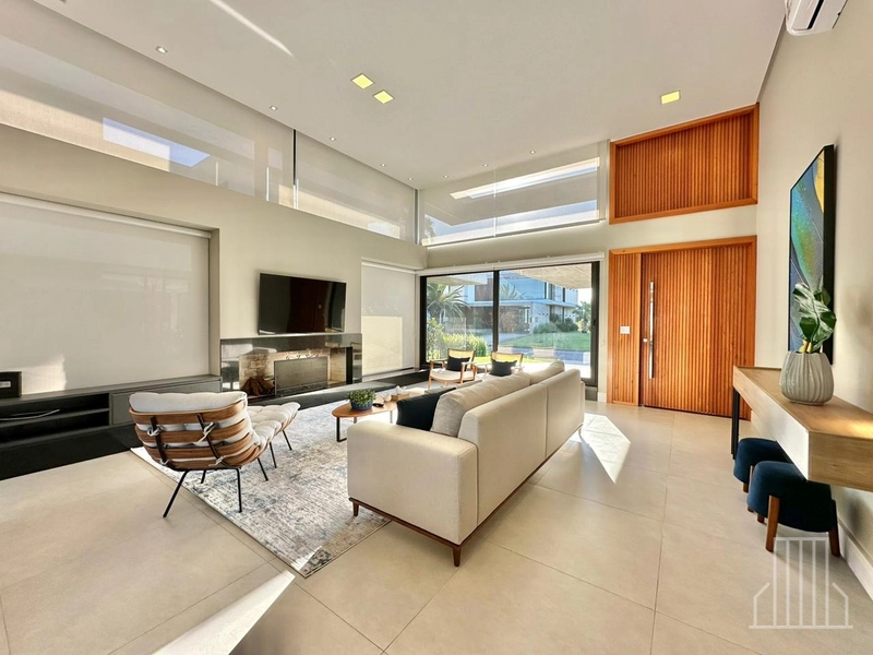 BELÍSSIMA CASA COM 4 SUÍTES EM CONDOMÍNIO FECHADO!: 5ª foto da galeria de imagens do imóvel