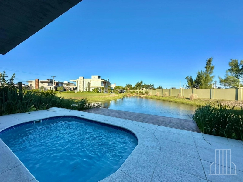 BELÍSSIMA CASA COM 4 SUÍTES EM CONDOMÍNIO FECHADO!: 13ª foto da galeria de imagens do imóvel