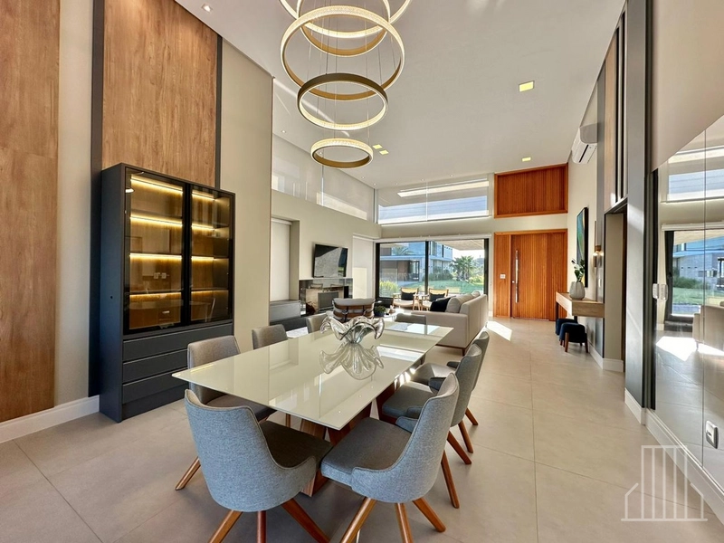 BELÍSSIMA CASA COM 4 SUÍTES EM CONDOMÍNIO FECHADO!: 9ª foto da galeria de imagens do imóvel