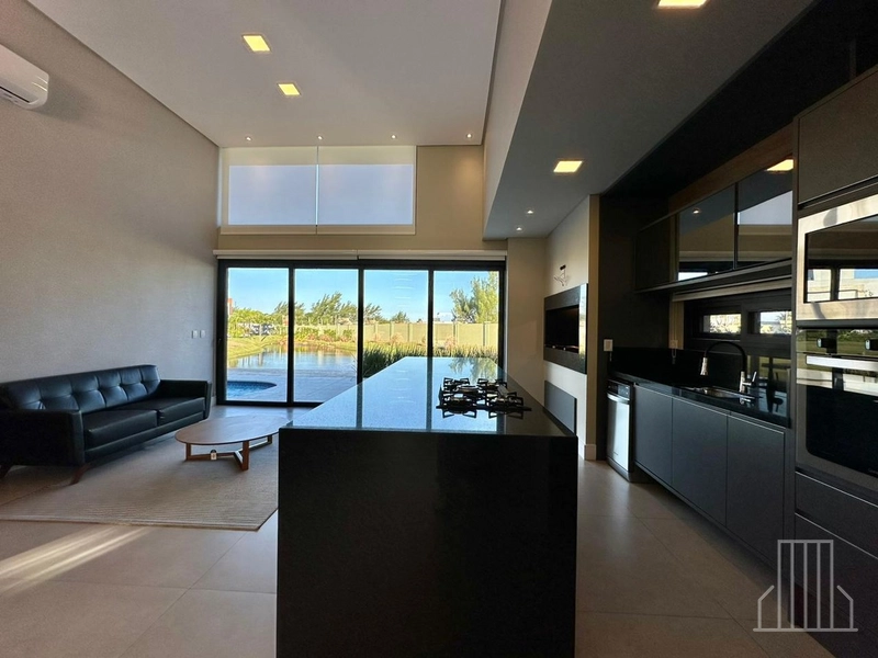 BELÍSSIMA CASA COM 4 SUÍTES EM CONDOMÍNIO FECHADO!: 7ª foto da galeria de imagens do imóvel