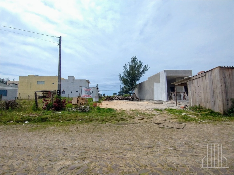 OPORTUNIDADE ÚNICA: TERRENO BEM LOCALIZADO À VENDA!: 1ª foto da galeria de imagens do imóvel