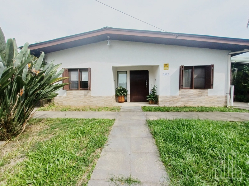 BELA CASA A VENDA EM CAPÃO NOVO!: 2ª foto da galeria de imagens do imóvel