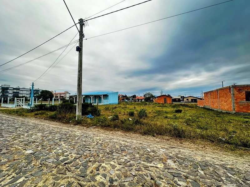 Terreno de 300 m² com Posição Solar Leste em Capão Novo: 3ª foto da galeria de imagens do imóvel