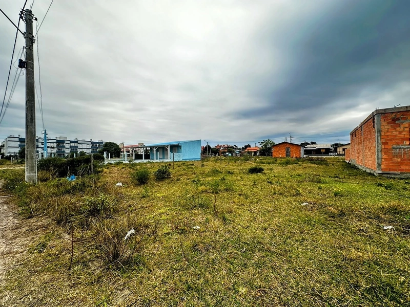 Terreno de 300 m² com Posição Solar Leste em Capão Novo: 2ª foto da galeria de imagens do imóvel