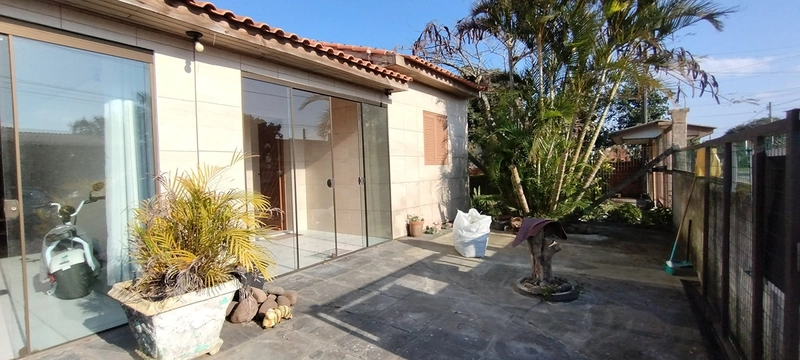 LINDA CASA A VENDA EM CAPÃO NOVO!: 3ª foto da galeria de imagens do imóvel