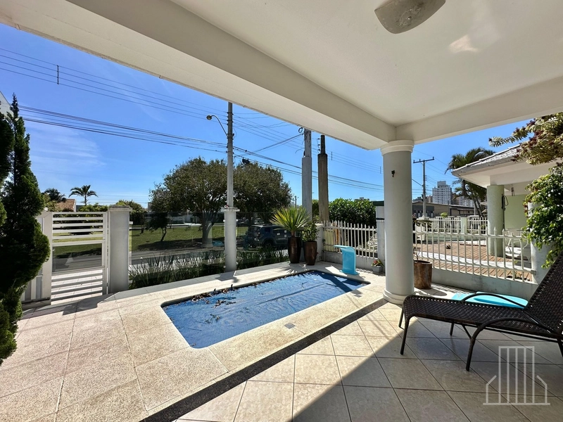 ACONCHEGANTE REFÚGIO A PASSOS DO MAR!: 5ª foto da galeria de imagens do imóvel