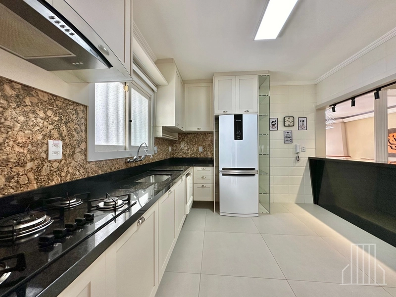 ACONCHEGANTE REFÚGIO A PASSOS DO MAR!: 11ª foto da galeria de imagens do imóvel