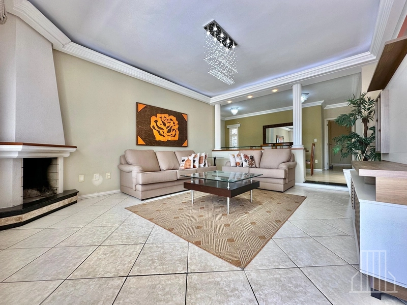 ACONCHEGANTE REFÚGIO A PASSOS DO MAR!: 2ª foto da galeria de imagens do imóvel