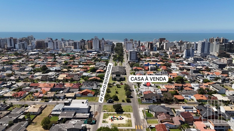 ACONCHEGANTE REFÚGIO A PASSOS DO MAR!: 1ª foto da galeria de imagens do imóvel