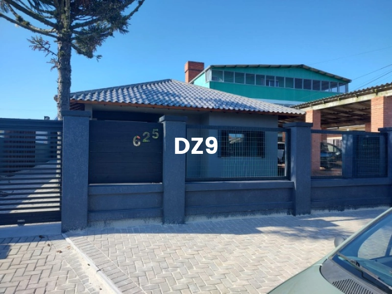 CASA COM 3 DORMITÓRIOS: 1ª foto da galeria de imagens do imóvel