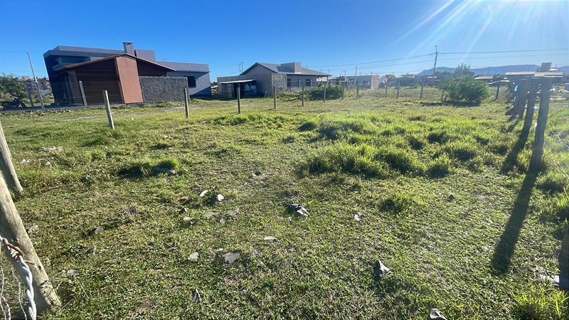 TERRENO A VENDA NO POSTO 05, EM CAPÃO NOVO!: 2ª foto da galeria de imagens do imóvel