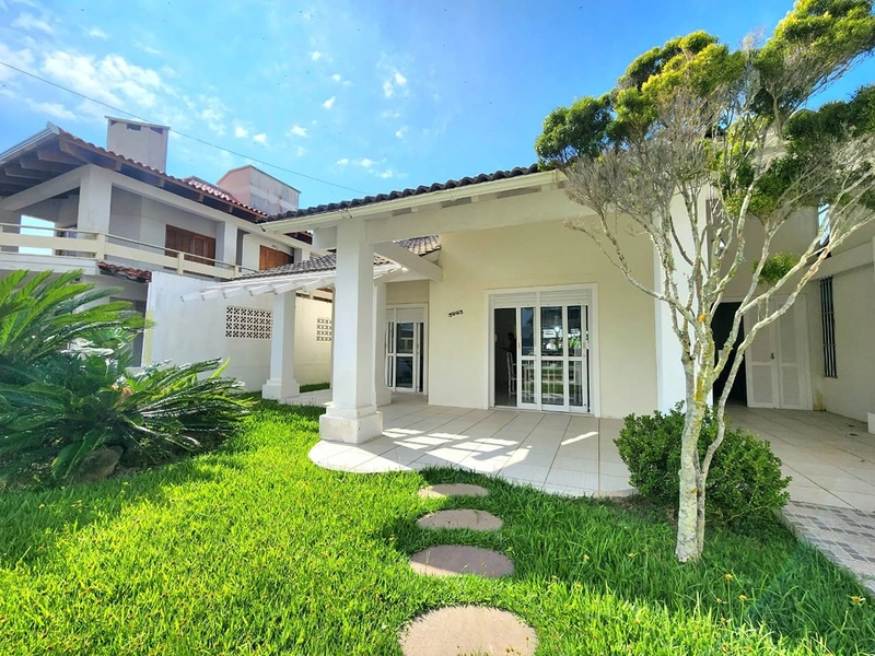 Casa com 3 dormitórios (1 suíte) a 200 metros do mar, com pátio e churrasqueira: 5ª foto da galeria de imagens do imóvel